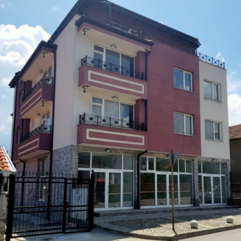 Жилищна сграда в Банско