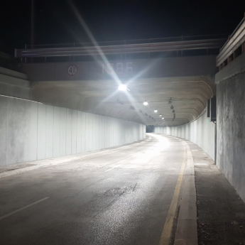 Tunnel auf der Ringstraße in der Nähe des Gewerbegebiets im Bezirk Mladost, Sofia